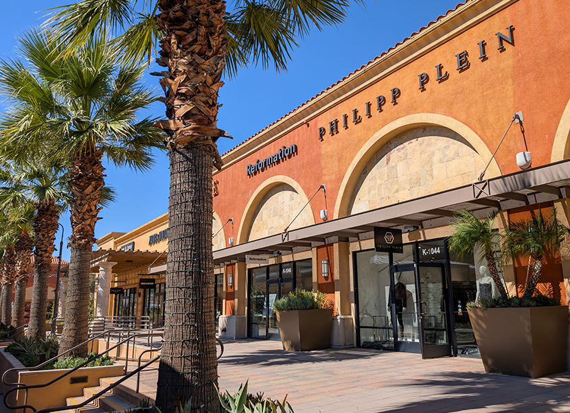 Desert Hills Premium Outlets