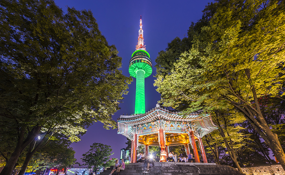 南山塔夜景