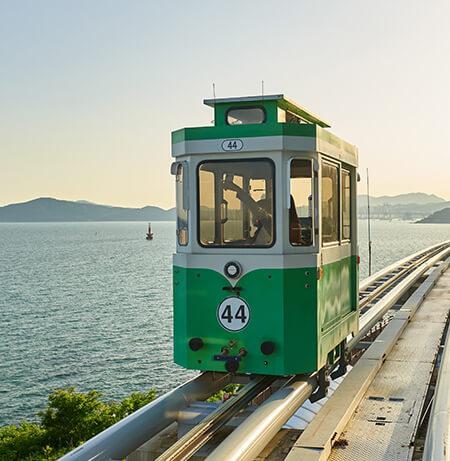 彩色天空膠囊列車